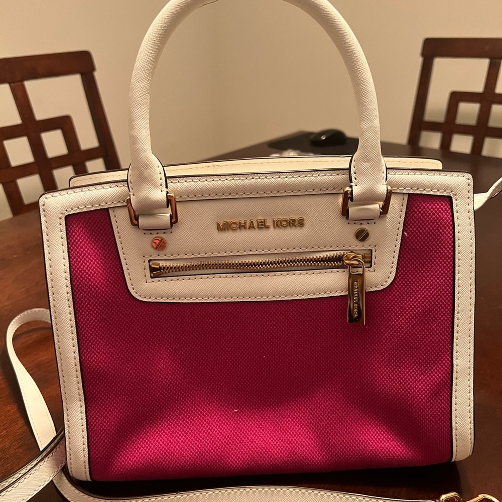 Micheal Kors hand or shoulder bag